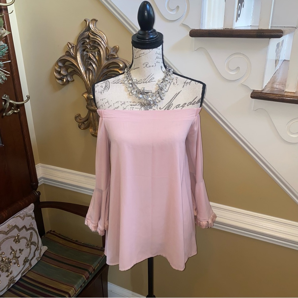 TCEC blush off the shoulder fringe bell sleeve top - RARE! - Picture 4 of 6